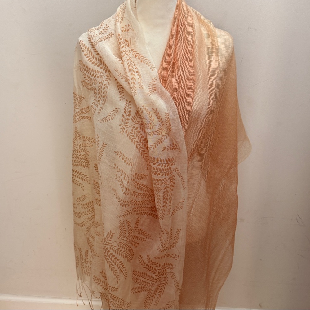 Paisley Road Elegant Gossamer Pale Peach/Cream Silk & Cotton Shawl - Picture 3 of 7